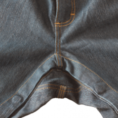 Tykables_jeans_ouvrants_detail_entre_jambes